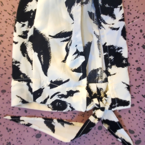 Lumiere Floral Black and White Pants - Picture 3 of 3